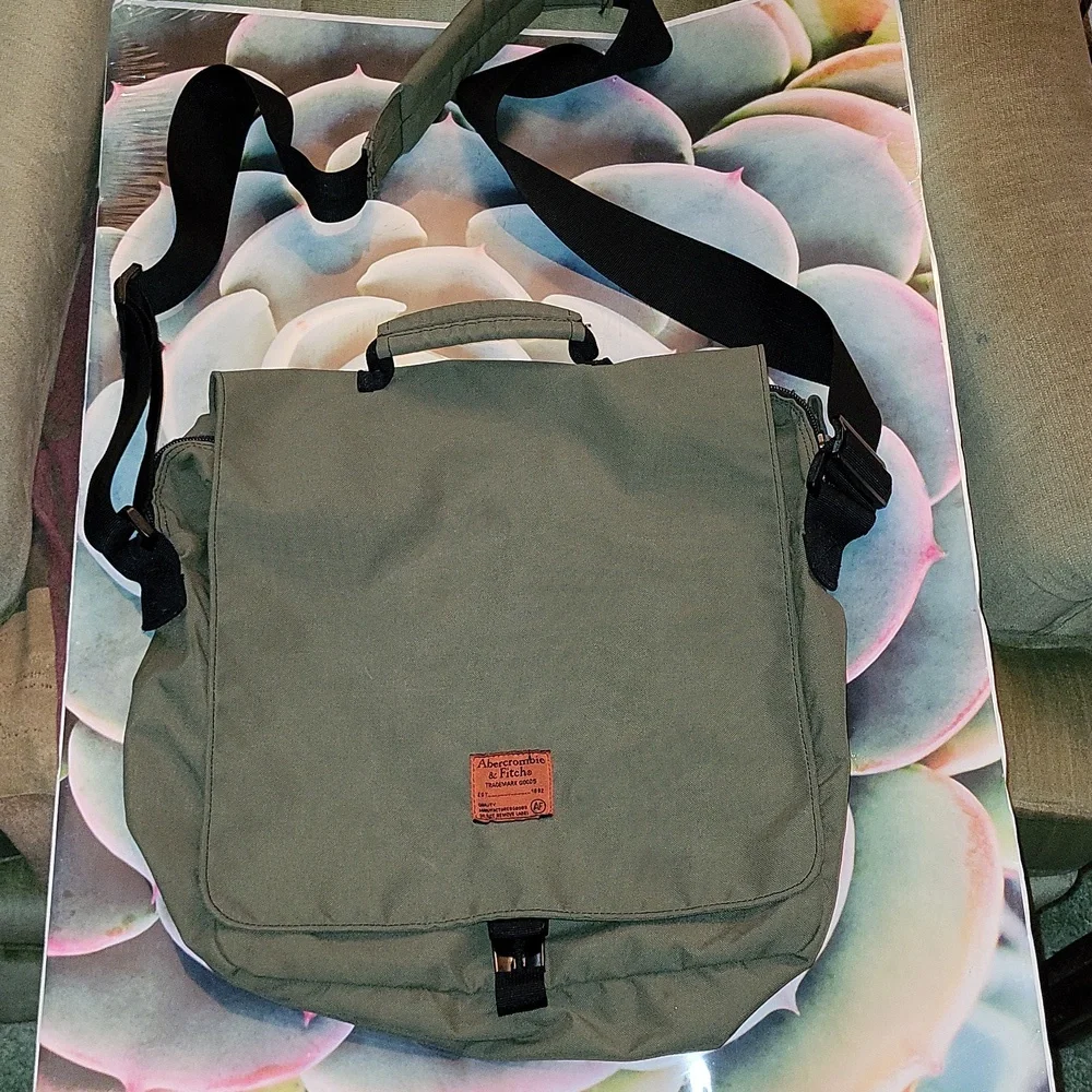 Abercrombie & Fitch Canvas Messenger Bag / Crossbody Strap Satchel Unisex - Picture 1 of 16